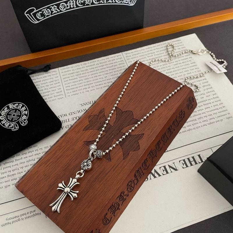 Ch*0me He**ts necklaces